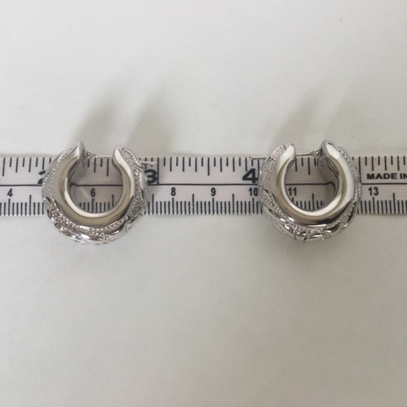 18k GOLD HOOP EARRINGS - Picture 4 of 8